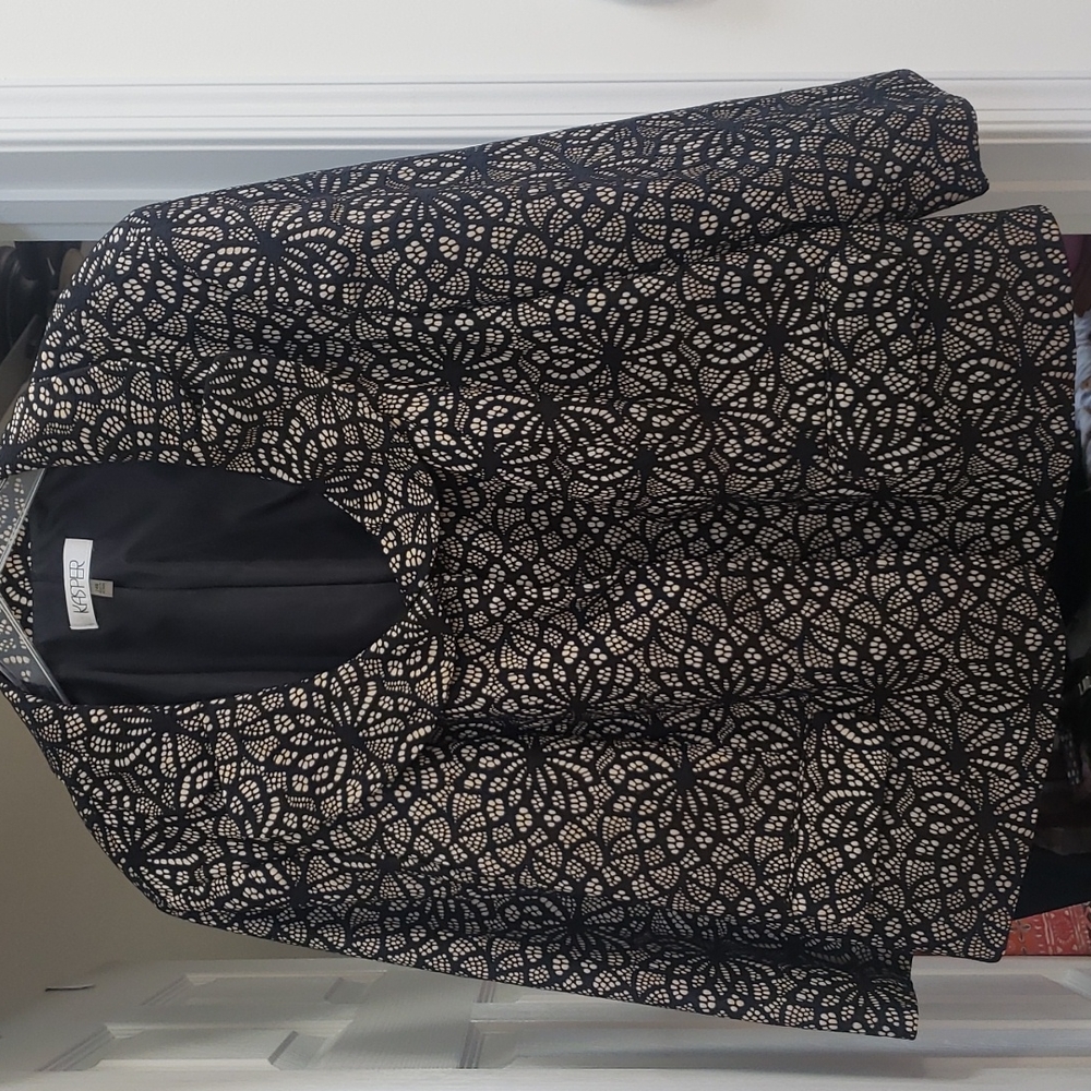 Sharp Looking, Beautiful,Kasper Lined Blazer,CreamW Black Laced Overlay, Size 24